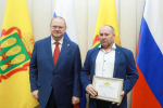 Олег Мельниченко наградил лучших работников сферы АПК