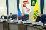 При трудоустройстве Олег Мельниченко поручил уделять особое внимание социально уязвимым категориям граждан
