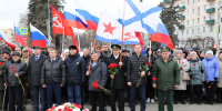 В День Героев Отечества пензенцы возложили цветы к стеле на набережной Суры - Пензенская городская Дума