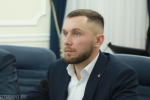 Олег Мельниченко призвал активнее внедрять в работу МФЦ современные цифровые услуги