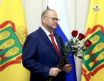 В День Конституции РФ губернатор Олег Мельниченко вручил пензенцам награды. Фоторепортаж