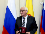 В День Конституции РФ губернатор Олег Мельниченко вручил пензенцам награды. Фоторепортаж