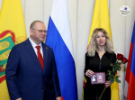 В День Конституции РФ губернатор Олег Мельниченко вручил пензенцам награды. Фоторепортаж