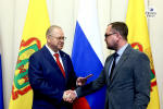 В День Конституции РФ губернатор Олег Мельниченко вручил пензенцам награды. Фоторепортаж