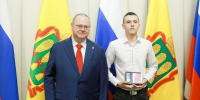 Олег Мельниченко вручил награды пензенцам, отличившимся в общественно значимой деятельности - Пенза-Обзор