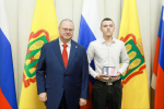 Олег Мельниченко вручил награды пензенцам, отличившимся в общественно значимой деятельности
