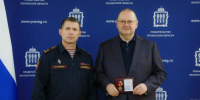 Губернатор получил награду за сотрудничество с Росгвардией - SMI58.Ru