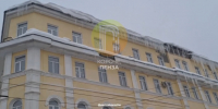 В Пензе крыши домов украсили смертельно опасные метровые сосульки - Stolica58.Ru