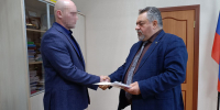 Василий Ложкин вручил участнику СВО орден «За мужество и отвагу» - Министерство региональной безопасности