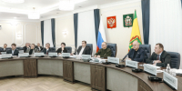 Олег Мельниченко нацелил на сохранение темпов работы по обеспечению жильем детей-сирот - Правительство