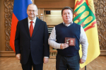 Олег Мельниченко вручил пензенцам награды в преддверии Дня защитника Отечества