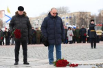 Олег Мельниченко возложил цветы к Монументу воинской и трудовой Славы