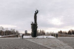 Олег Мельниченко возложил цветы к Монументу воинской и трудовой Славы