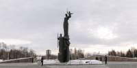 Губернатор возложил цветы к монументу воинской и трудовой Славы пензенцев - Правительство