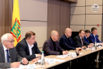 Олег Мельниченко и Ассоциация промышленников региона обсудили положение дел в отрасли. Как это было в лицах и образах