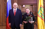 Олег Мельниченко вручил государственные и региональные награды пензячкам