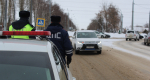 Инспектор ДПС остановил вас, но не подходит: хитрый трюк, на который ведутся даже опытные водители - в чем его смысл