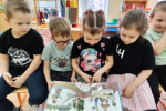 Сотрудники городской детской библиотеки №9 продолжают с дошкольниками цикл мероприятий по знакомству с фольклором народов России