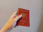 Перед поездкой за границу туристам советуют проверить долги и состояние паспорта