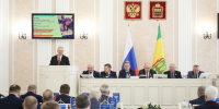 Олег Мельниченко выступил перед депутатами с отчетом о развитии региона в 2025 году - Правительство