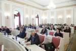 Олег Мельниченко выступил перед депутатами с отчетом о развитии региона в 2025 году