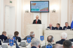 Мельниченко выступил перед депутатами с отчетом о развитии региона в 2025 году