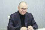 Олег Мельниченко поздравил самбистку Софью Солуянову с присвоением спортивного звания