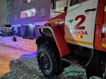 В Пензе на 3-м Сортировочном проезде при пожаре выгорела квартира и кровля дома