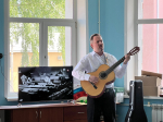 Артист академического хора Сергей Евстигнеев выступил в госпитале