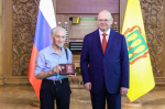 Олег Мельниченко вручил пензенцам государственные и региональные награды