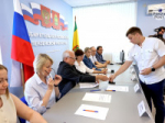 Олег Мельниченко стал первым кандидатом на предстоящих выборах губернатора. Фоторепортаж из Избиркома