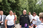 Мельниченко посетил парк Белинского и поддержал идею увековечения памяти Александра Самокутяева. Фоторепортаж