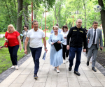 Мельниченко посетил парк Белинского и поддержал идею увековечения памяти Александра Самокутяева. Фоторепортаж