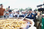 Олег Мельниченко и Рустам Минниханов приветствовали участников и гостей XVI Всероссийского сельского Сабантуя