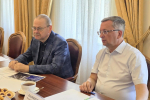 Олег Мельниченко и Роман Троценко обсудили инвестпроект по строительству животноводческого комплекса