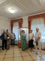 В Губернаторском доме состоялось открытие выставки «Те, кто водят хороводы»