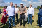 Олег Мельниченко проверил заготовку кормов в Кузнецком районе