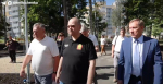 Олег Мельниченко проверил процесс  обновления общественной территории на ул. Ахунской в Заречном