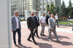 Губернатор назвал символичным внесение новых имен в Галерею почета строителей в сквере имени Льва Ермина