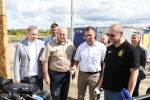 Олег Мельниченко лично контролирует ход строительства бассейна в микрорайоне Заря