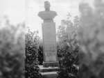 Из архивного собрания Министерства: «Бюст дважды Героя Советского Союза Н.И. Крылова» (Пензенская область, Тамалинский район, с. Вишневое, ул. Советская, 14а)