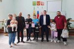 В преддверии 1 сентября многодетной семье в Пензенской области вручили школьные наборы