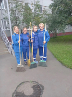 Осенний субботник: сотрудники Пензенской скорой помощи наводят порядок на родных подстанциях