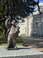У Пензенского планетария появился бронзовый хранитель
