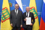 Олег Мельниченко поблагодарил отличившихся в труде пензенцев за работу на благо региона