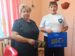 В Малой Сердобе активисты ЛДПР поздравили мастеров красоты с днем парикмахера