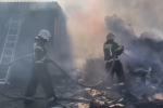 В Богословке потушили пожар на складе вторичного сырья